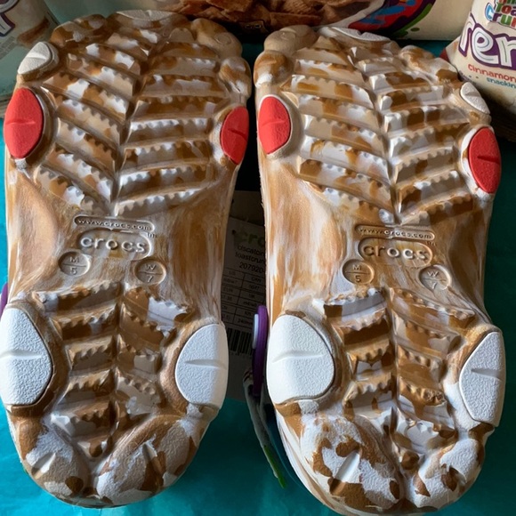 š„£ CROCS x CINNAMON TOAST CRUNCHš„£ NWT š„£ - Picture 15 of 16
